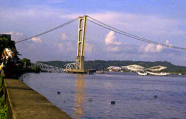 Jembatan Sungai Mahakam Roboh