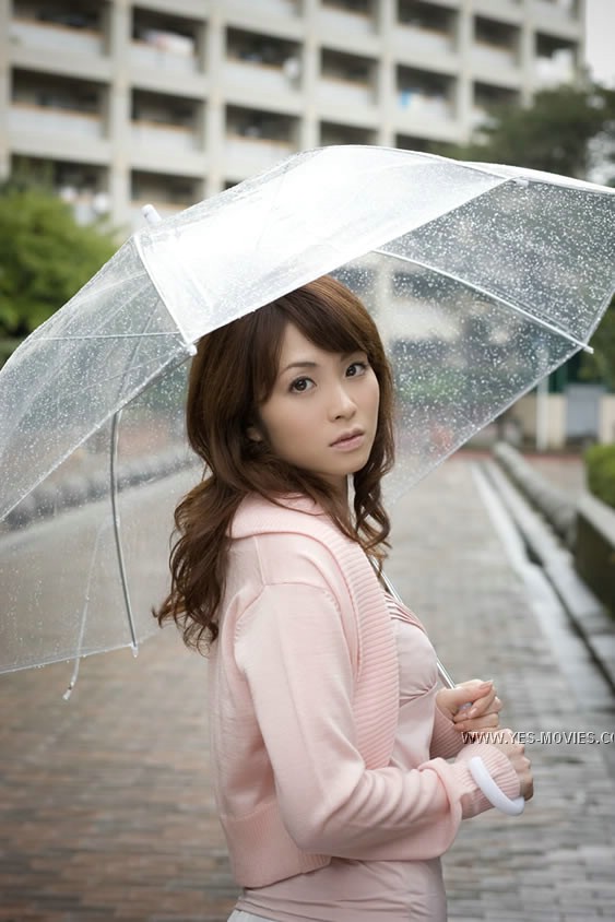 Японская актриса с красивой грудью